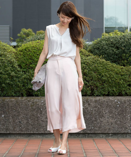 NATURAL BEAUTY BASIC（ナチュラルビューティーベーシック）の「サテンスキッパーノースリーブブラウス（シャツ/ブラウス・レディース・グレー/ブラック/ダークベージュ・MEDIUM/SMALL）」の11枚目の写真