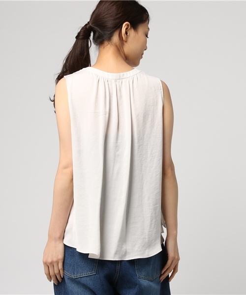 NATURAL BEAUTY BASIC（ナチュラルビューティーベーシック）の「サテンスキッパーノースリーブブラウス（シャツ/ブラウス・レディース・グレー/ブラック/ダークベージュ・MEDIUM/SMALL）」の6枚目の写真