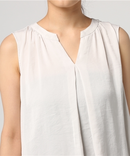 NATURAL BEAUTY BASIC（ナチュラルビューティーベーシック）の「サテンスキッパーノースリーブブラウス（シャツ/ブラウス・レディース・グレー/ブラック/ダークベージュ・MEDIUM/SMALL）」の7枚目の写真