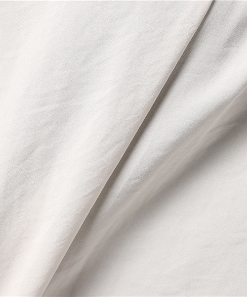 NATURAL BEAUTY BASIC（ナチュラルビューティーベーシック）の「サテンスキッパーノースリーブブラウス（シャツ/ブラウス・レディース・グレー/ブラック/ダークベージュ・MEDIUM/SMALL）」の9枚目の写真