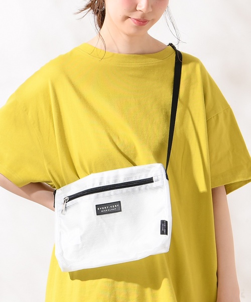 natural couture（ナチュラルクチュール）の「ラバー付きサコッシュ（ショルダーバッグ・レディース・ブラック/パープル/クリア/ブラック系その他・FREE）」の4枚目の写真