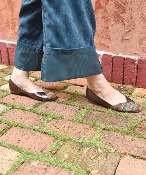 チャイハネ（チャイハネ）の「【チャイハネ】フォークロアシャイニーパンプス フラットシューズ（パンプス・レディース・ブラック系その他/オレンジ系その他・MEDIUM/LARGE）」の9枚目の写真