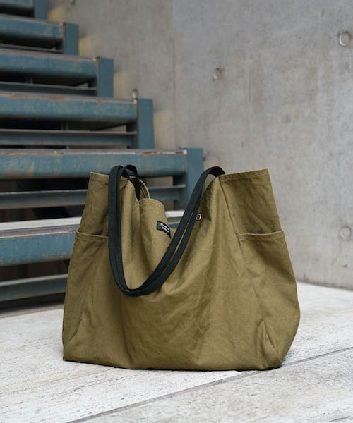 STANDARD SUPPLY（スタンダードサプライ）の「スタンダードサプライ / DAILY デイリー / TOTE M トートM（トートバッグ・レディース・ベージュ/ブラウン/グレー/ライム/イエロー/ダークグレー/ブルーグレー/ライトカーキ/ナチュラル/ライトピンク/ブラック/オリーブ/キャメル・FREE）」の8枚目の写真