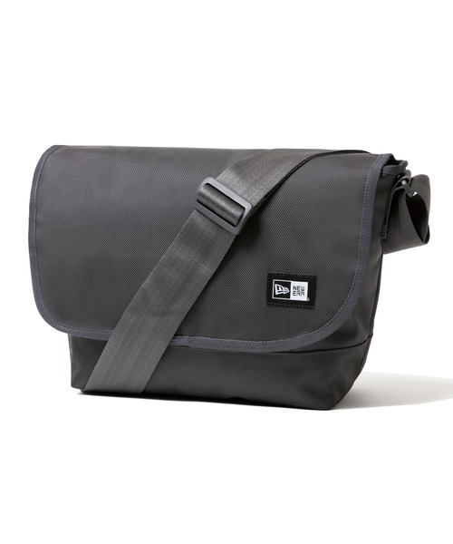 NEW ERA（ニューエラ）の「ニューエラ ショルダーバッグ 9L NEW ERA（ショルダーバッグ・メンズ・レッド/タイガーカモ/ネイビー/ブラック系その他/ブラック系その他2/ヘザーグレー/ブルー/ブラック系その他4/ブラック系その他3/グレー系その他/ブラック×ホワイト/ブラック系その他5/ブラック系/ストーン/ブラック系その他6・FREE/SMALL）」の11枚目の写真