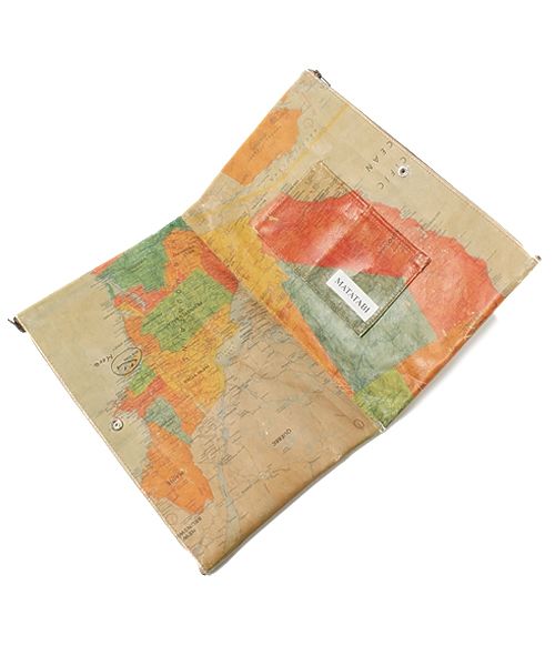 And A(アンドエー)の「Paper Clutch Bag (MATATABI)(クラッチバッグ・メンズ・ホワイト/ライトグレー/ベージュ・FREE)」の6枚目の写真