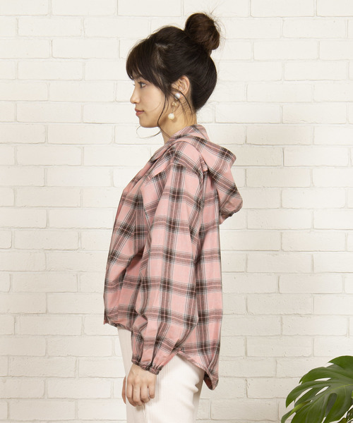 WEGO(ウィゴー)の「WEGO/ルーズフードシャツ(シャツ/ブラウス・レディース・レッド系その他2/ライトベージュ/ベージュ系その他2・FREE)」の13枚目の写真