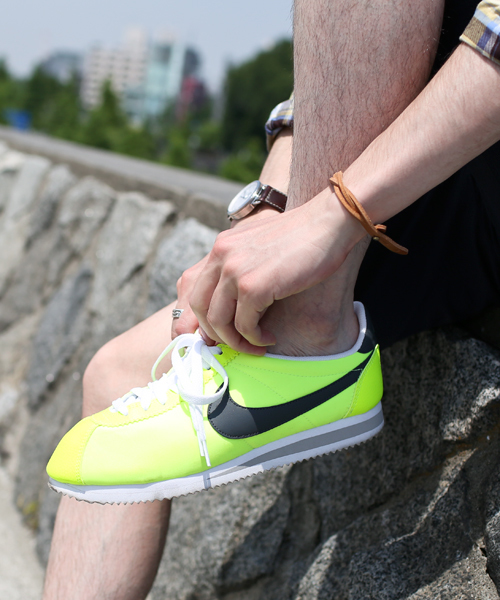 NANO universe（ナノユニバース）の「NIKE(ナイキ)/ 限定CLASSIC CORTEZ（スニーカー・メンズ・ブルー/イエロー/シルバー/ブラック・26/28/27）」の4枚目の写真