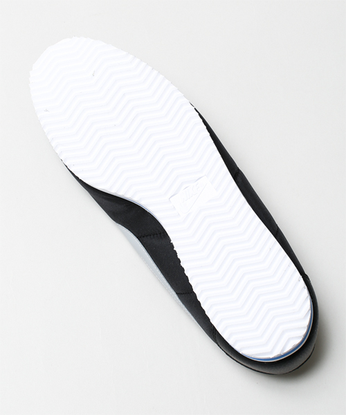 NANO universe（ナノユニバース）の「NIKE(ナイキ)/ 限定CLASSIC CORTEZ（スニーカー・メンズ・ブルー/イエロー/シルバー/ブラック・26/28/27）」の7枚目の写真