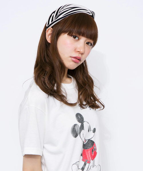 MILKFED.(ミルクフェド)の「JERSEY CROSS HAIR BAND (ヘアバンド/クロス/バイカラー/無地/ボーダー)(ヘアバンド・レディース・ホワイト/ブラック/ブルー/ネイビー・ONE SIZE)」の1枚目の写真