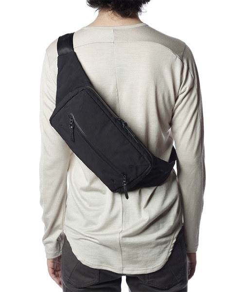 CRAMSHELL（クラムシェル）の「SLING BAG（ボディバッグ/ウエスト