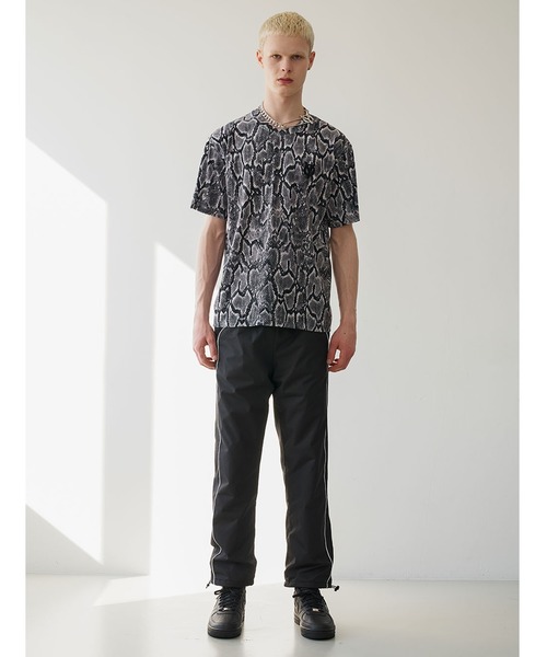 OY（オーワイ）の「ベロアスネークTシャツ/半袖カットソー（Tシャツ/カットソー・メンズ・ブラック/グリーン・FREE）」の3枚目の写真