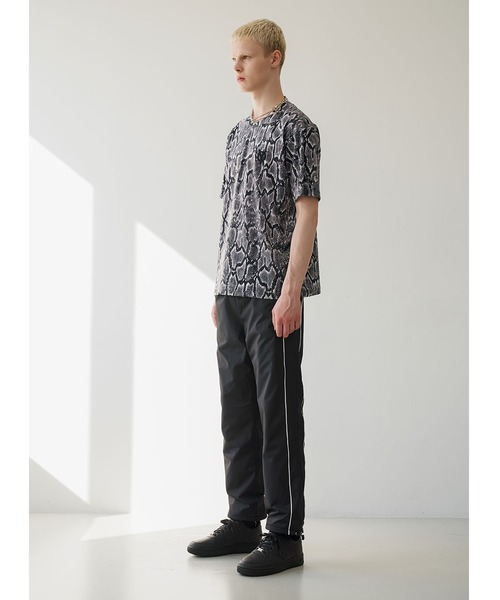 OY（オーワイ）の「ベロアスネークTシャツ/半袖カットソー（Tシャツ/カットソー・メンズ・ブラック/グリーン・FREE）」の4枚目の写真