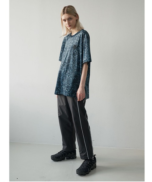 OY（オーワイ）の「ベロアスネークTシャツ/半袖カットソー（Tシャツ/カットソー・メンズ・ブラック/グリーン・FREE）」の8枚目の写真