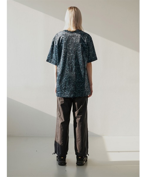 OY（オーワイ）の「ベロアスネークTシャツ/半袖カットソー（Tシャツ/カットソー・メンズ・ブラック/グリーン・FREE）」の9枚目の写真