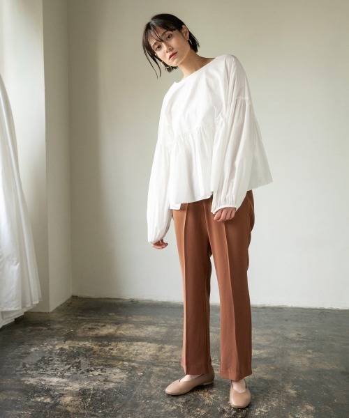 LOWRYS FARM(ローリーズファーム)の「ギャザーボリュームブラウス 871213(シャツ/ブラウス・レディース・ブラック/オフホワイト/グリーン・FREE)」の4枚目の写真