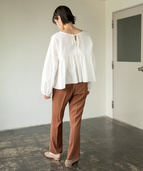 LOWRYS FARM(ローリーズファーム)の「ギャザーボリュームブラウス 871213(シャツ/ブラウス・レディース・ブラック/オフホワイト/グリーン・FREE)」の5枚目の写真