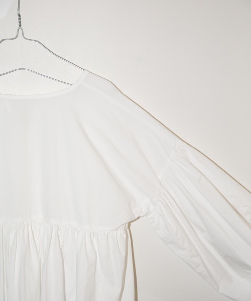 LOWRYS FARM(ローリーズファーム)の「ギャザーボリュームブラウス 871213(シャツ/ブラウス・レディース・ブラック/オフホワイト/グリーン・FREE)」の17枚目の写真