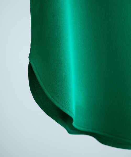 ADAM ET ROPE'（アダムエロペ）の「サテンタンクトップ（タンクトップ・レディース・オフホワイト/グリーン・FREE）」の6枚目の写真