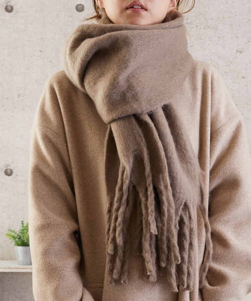 Mayree（メイリー）の「【urge select】ボリューム フリンジ マフラー（マフラー・レディース・ブラック/ベージュ/パープル/ブラウン/オリーブ/ブルー/アイボリー/ミント/モカ/ピンクベージュ/グレイッシュベージュ/ライトブルー/オフホワイト/ピンク/グリーン/その他1/その他2/その他3/レッド/その他5/ベビーピンク/その他6/その他7/その他9/その他10/その他11/その他12/その他13/その他4/その他15/ロイヤルブルー/ライトベージュ/その他16/その他8/グレー/その他14/コーラルピンク・FREE）」の7枚目の写真