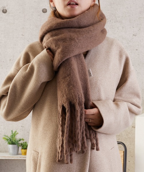 Mayree（メイリー）の「【urge select】ボリューム フリンジ マフラー（マフラー・レディース・ブラック/ベージュ/パープル/ブラウン/オリーブ/ブルー/アイボリー/ミント/モカ/ピンクベージュ/グレイッシュベージュ/ライトブルー/オフホワイト/ピンク/グリーン/その他1/その他2/その他3/レッド/その他5/ベビーピンク/その他6/その他7/その他9/その他10/その他11/その他12/その他13/その他4/その他15/ロイヤルブルー/ライトベージュ/その他16/その他8/グレー/その他14/コーラルピンク・FREE）」の6枚目の写真