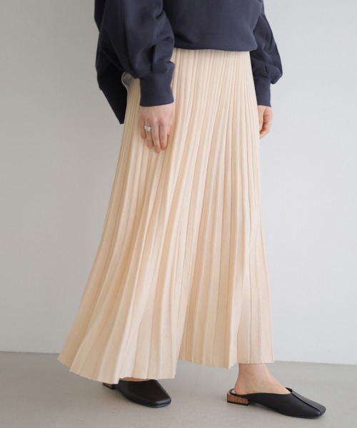 AMERICAN HOLIC（アメリカンホリック）の「プリーツニットスカート　＊●（スカート・レディース・ライトグレー/ブラック/アイボリー・MEDIUM/LARGE）」の2枚目の写真