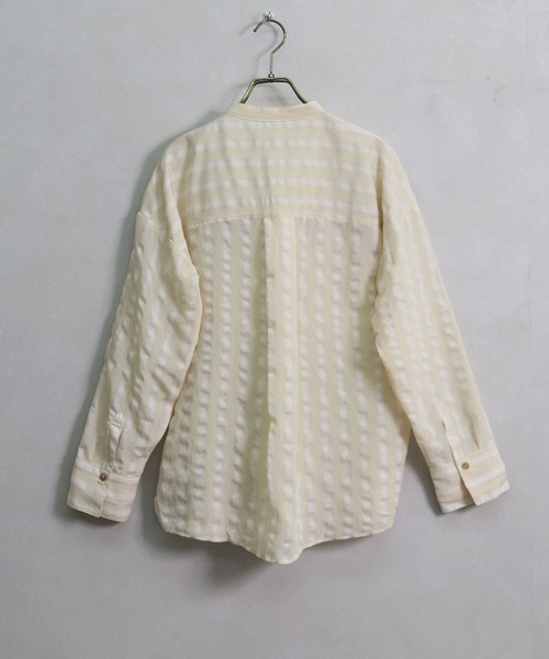 HER CLOSET（ハークローゼット）の「【shemoshelly】バンドカラーワッシャーストライプシアーシャツ（シャツ/ブラウス・レディース・アイボリー/グレイッシュベージュ・M）」の21枚目の写真