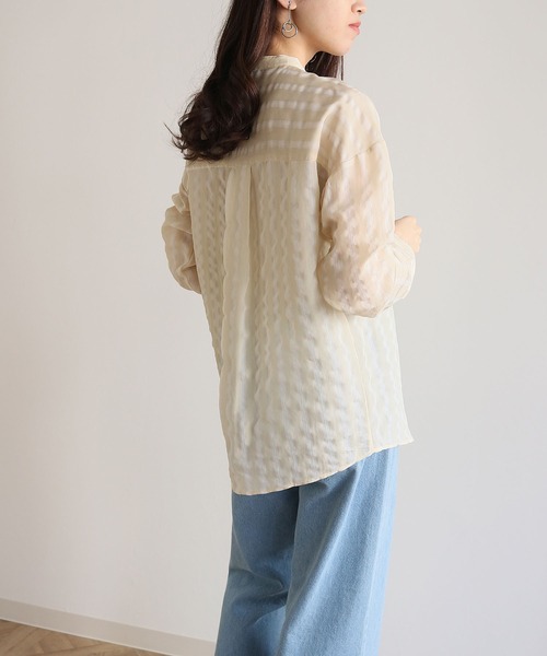 HER CLOSET（ハークローゼット）の「【shemoshelly】バンドカラーワッシャーストライプシアーシャツ（シャツ/ブラウス・レディース・アイボリー/グレイッシュベージュ・M）」の15枚目の写真