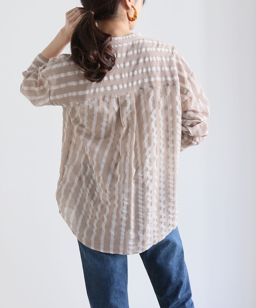 HER CLOSET（ハークローゼット）の「【shemoshelly】バンドカラーワッシャーストライプシアーシャツ（シャツ/ブラウス・レディース・アイボリー/グレイッシュベージュ・M）」の9枚目の写真