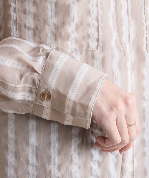 HER CLOSET（ハークローゼット）の「【shemoshelly】バンドカラーワッシャーストライプシアーシャツ（シャツ/ブラウス・レディース・アイボリー/グレイッシュベージュ・M）」の10枚目の写真