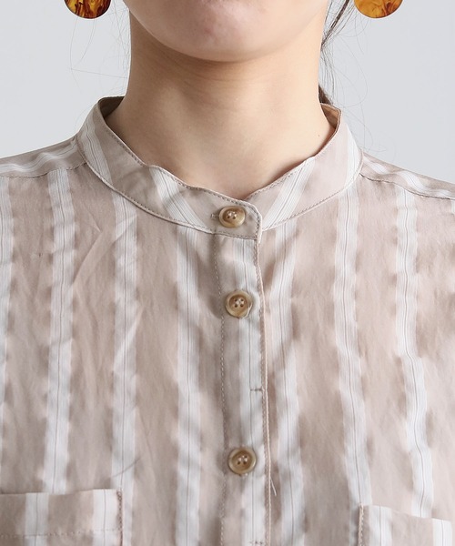 HER CLOSET（ハークローゼット）の「【shemoshelly】バンドカラーワッシャーストライプシアーシャツ（シャツ/ブラウス・レディース・アイボリー/グレイッシュベージュ・M）」の12枚目の写真