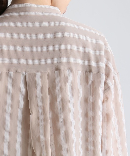 HER CLOSET（ハークローゼット）の「【shemoshelly】バンドカラーワッシャーストライプシアーシャツ（シャツ/ブラウス・レディース・アイボリー/グレイッシュベージュ・M）」の5枚目の写真