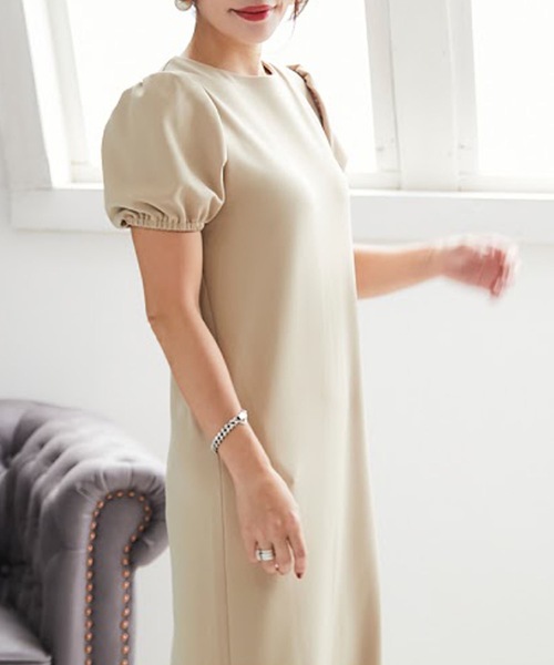 M y u（ミュー）の「バックパールパフスリーブワンピース（ワンピース・レディース・ブラック/ベージュ/オフホワイト/サックスブルー・FREE）」の4枚目の写真