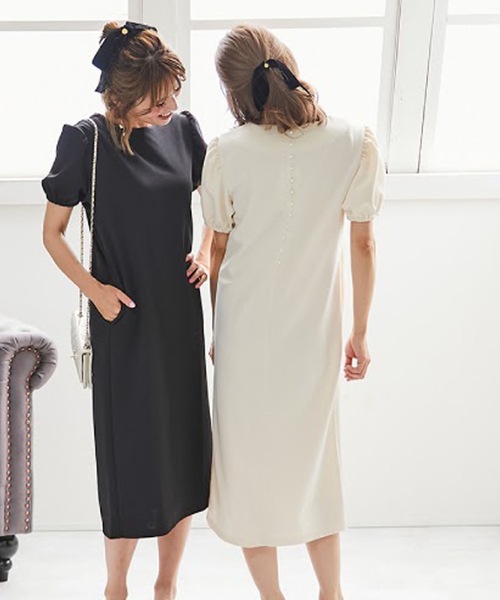 M y u（ミュー）の「バックパールパフスリーブワンピース（ワンピース・レディース・ブラック/ベージュ/オフホワイト/サックスブルー・FREE）」の2枚目の写真