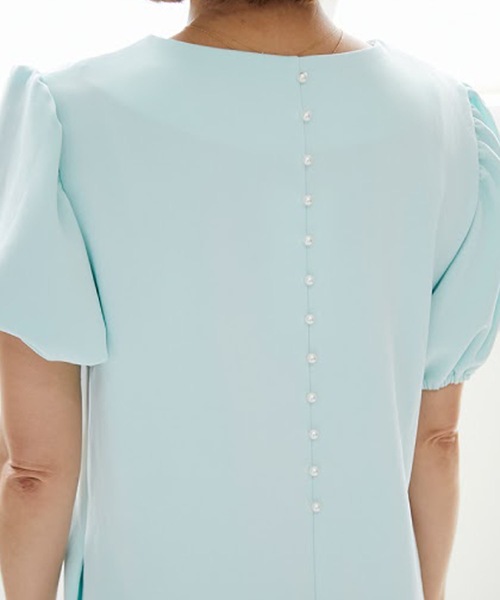 M y u（ミュー）の「バックパールパフスリーブワンピース（ワンピース・レディース・ブラック/ベージュ/オフホワイト/サックスブルー・FREE）」の5枚目の写真