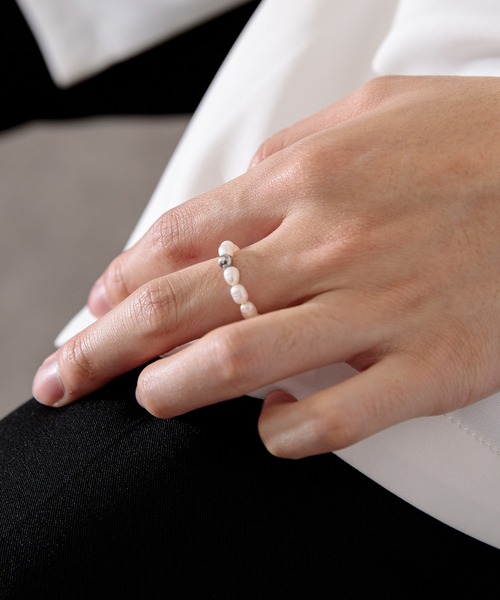 Adoon plain（アドーンプレーン）の「【Adoon plain】パールリング（リング・メンズ・オフホワイト・FREE）」の2枚目の写真