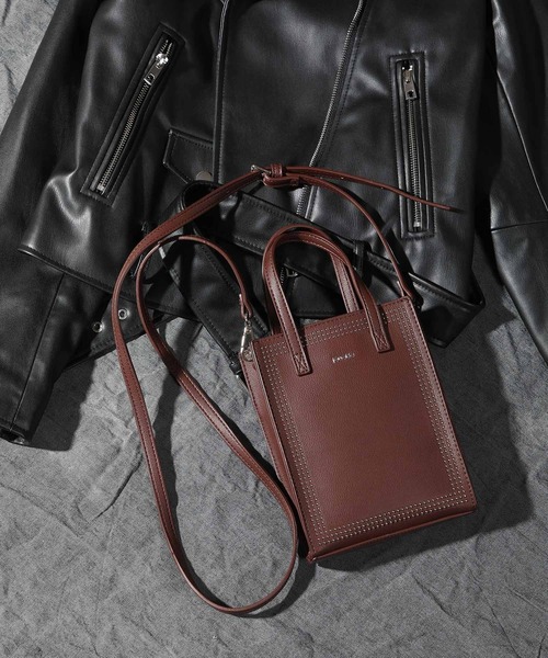 jouetie（ジュエティ）の「【jouetie/ジュエティ】　マイクロスタッズ　ミニトートバッグ（ショルダーバッグ・レディース・ブラック/ダークグリーン/ネイビー/ブラウン/オリーブ/ピンク/シルバー/ゴールド/アイボリー/ラベンダー/ベージュ系その他/キャメル/ワイン・FREE）」の5枚目の写真