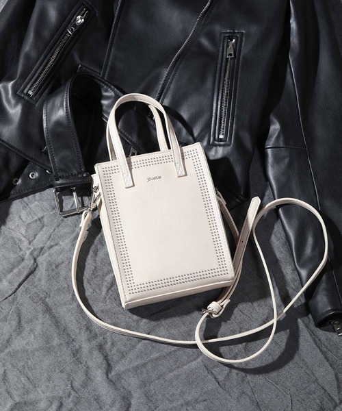 jouetie（ジュエティ）の「【jouetie/ジュエティ】　マイクロスタッズ　ミニトートバッグ（ショルダーバッグ・レディース・ブラック/ダークグリーン/ネイビー/ブラウン/オリーブ/ピンク/シルバー/ゴールド/アイボリー/ラベンダー/ベージュ系その他/キャメル/ワイン・FREE）」の3枚目の写真