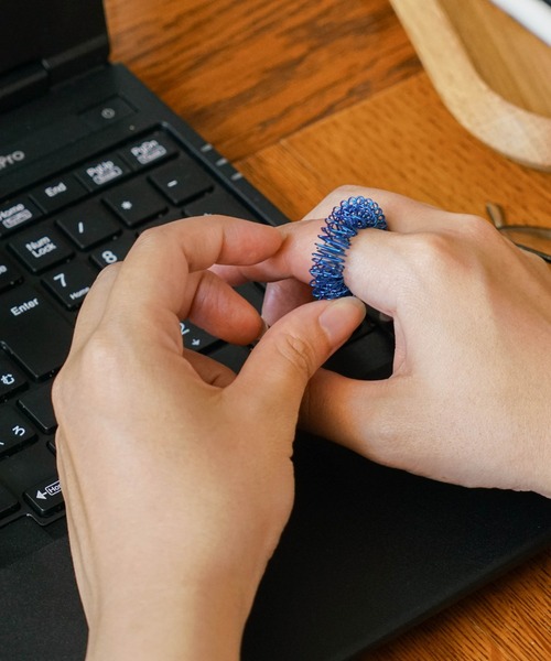 PAPERSKY（ペーパースカイ）の「PAPERSKY Finger Massage ペーパースカイ フィンガーマッサージリング（その他ボディ・ヘアケア・レディース・ブラック/シルバー/ゴールド/ブルー・FREE）」の6枚目の写真