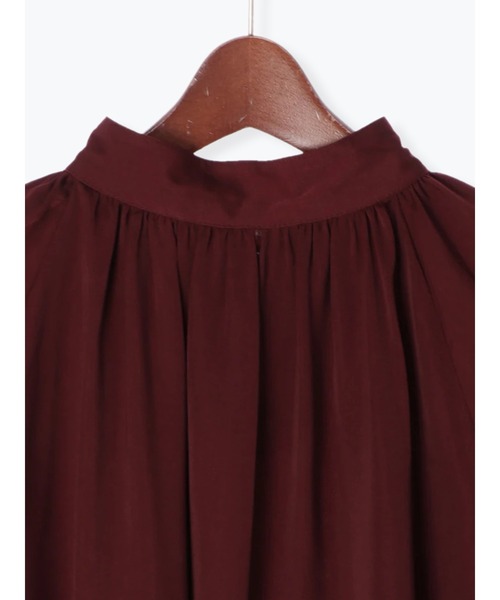 Te chichi(テチチ)の「サテンスタンドカラーブラウス(シャツ/ブラウス・レディース・チャコール/ボルドー/モカ・フリ-)」の9枚目の写真