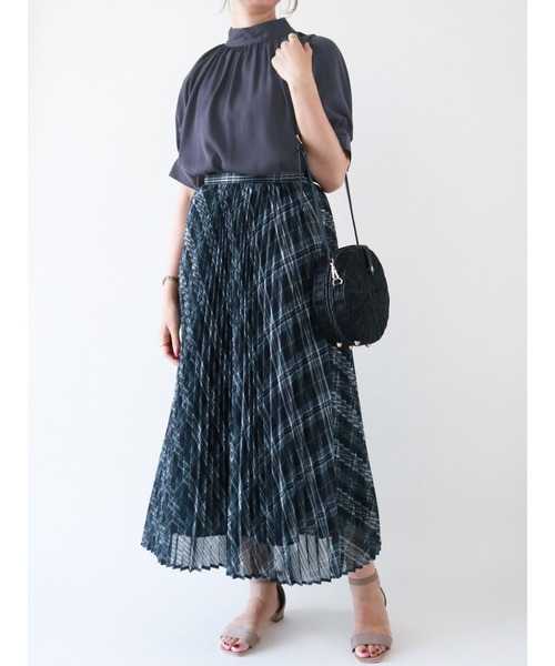 Te chichi(テチチ)の「サテンスタンドカラーブラウス(シャツ/ブラウス・レディース・チャコール/ボルドー/モカ・フリ-)」の16枚目の写真