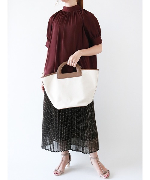 Te chichi(テチチ)の「サテンスタンドカラーブラウス(シャツ/ブラウス・レディース・チャコール/ボルドー/モカ・フリ-)」の14枚目の写真