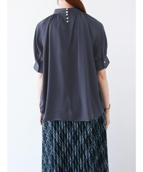 Te chichi(テチチ)の「サテンスタンドカラーブラウス(シャツ/ブラウス・レディース・チャコール/ボルドー/モカ・フリ-)」の18枚目の写真