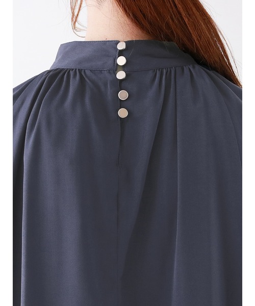 Te chichi(テチチ)の「サテンスタンドカラーブラウス(シャツ/ブラウス・レディース・チャコール/ボルドー/モカ・フリ-)」の19枚目の写真