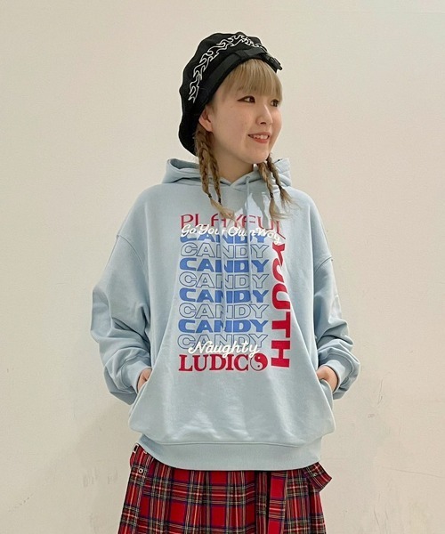 Candy Stripper（キャンディストリッパー）の「PLAYFUL SWEAT HOODIE（パーカー・レディース・ライトブルー/ブラック/アイボリー/ピンク・2）」の3枚目の写真