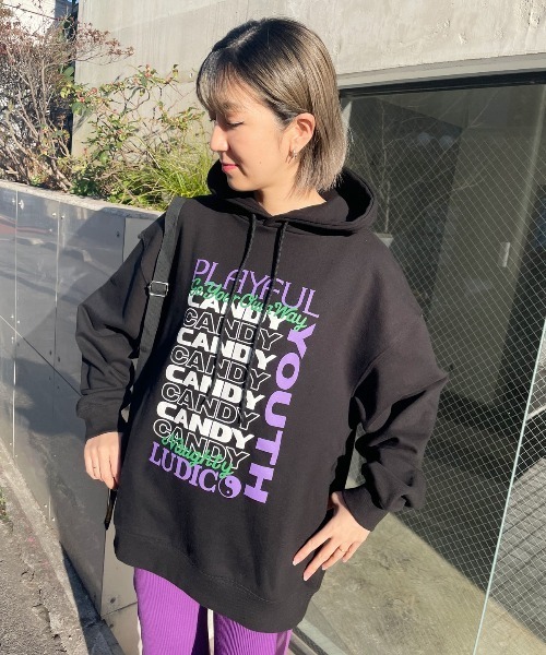 Candy Stripper（キャンディストリッパー）の「PLAYFUL SWEAT HOODIE（パーカー・レディース・ライトブルー/ブラック/アイボリー/ピンク・2）」の2枚目の写真