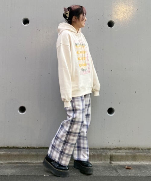 Candy Stripper（キャンディストリッパー）の「PLAYFUL SWEAT HOODIE（パーカー・レディース・ライトブルー/ブラック/アイボリー/ピンク・2）」の21枚目の写真