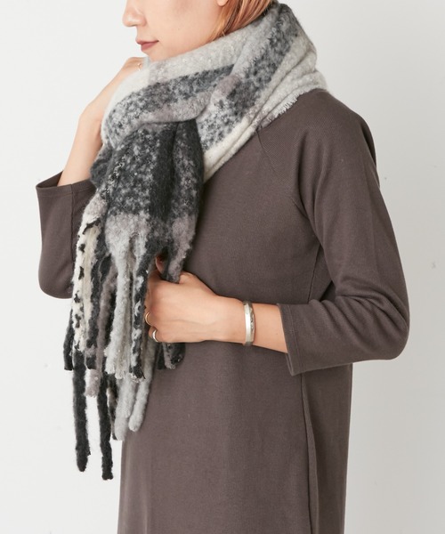 Omekashi（オメカシ）の「リサイクルチェックストール（マフラー・レディース・ブルー/グレー・FREE）」の5枚目の写真