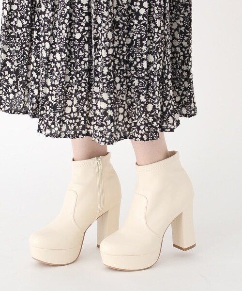 cs T&P(シーエスティーアンドピー)の「【残りわずか】厚底チャンキーヒールストレッチショートブーツ(ブーツ・レディース・アイボリー/ブラック/ブラック系・S/M/L/LL)」の9枚目の写真