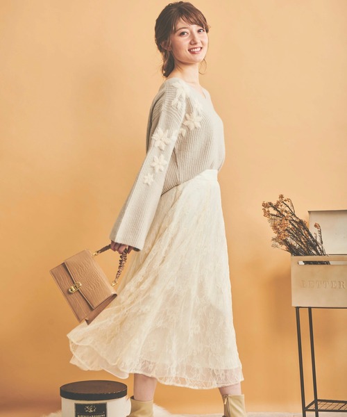 NOELA（ノエラ）の「フラッフィーフラワーニット（ニット/セーター・レディース・オフホワイト/グレー/ピンク・フリー）」の5枚目の写真