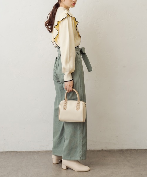 OLIVE des OLIVE(オリーブデオリーブ)の「後ろ姿も抜かりない可愛いフリルニット(ニット/セーター・レディース・オフホワイト/ブラック/ライトブラウン・FREE)」の5枚目の写真